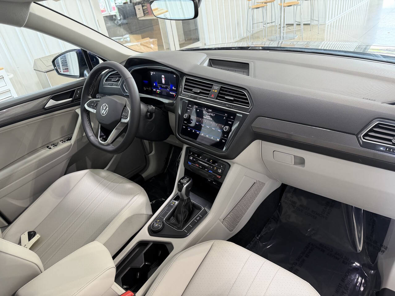 Used 2022 Volkswagen Tiguan SE AWD/4WD image 29
