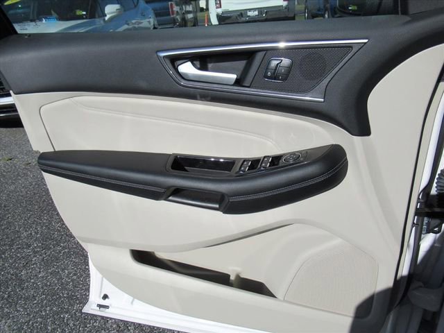 Used 2016 Ford Edge Titanium w/ Equipment Group 301A FWD image 19