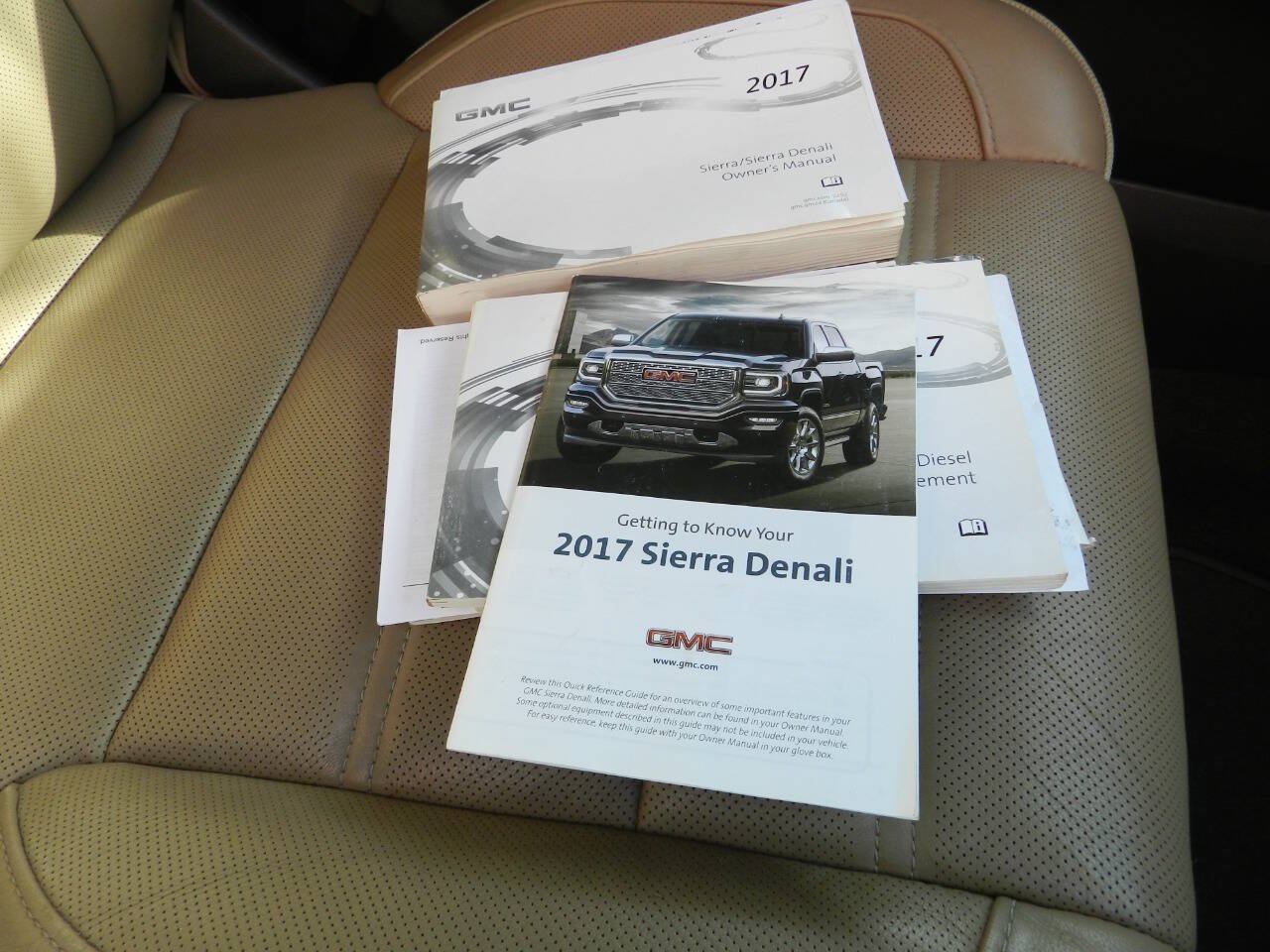 Used 2017 GMC Sierra 2500 Denali w/ Duramax Plus Package AWD/4WD image 14