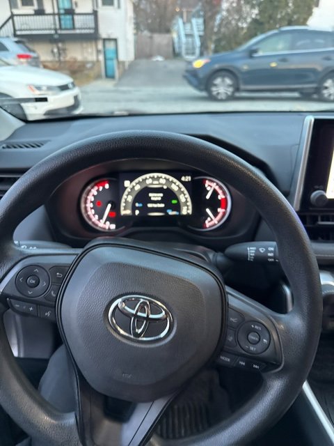 Used 2024 Toyota RAV4 LE image 4