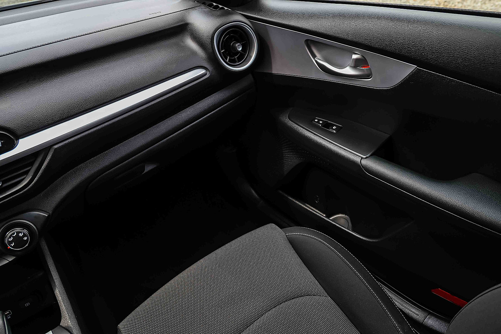 Certified 2024 Kia Forte LXS w/ LXS Technology Package image 18