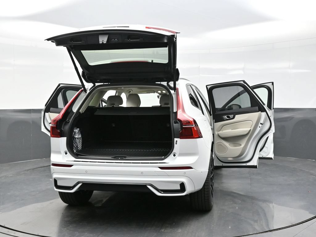 New 2026 Volvo XC60 T8 Ultra w/ Climate Package PRO AWD/4WD image 58