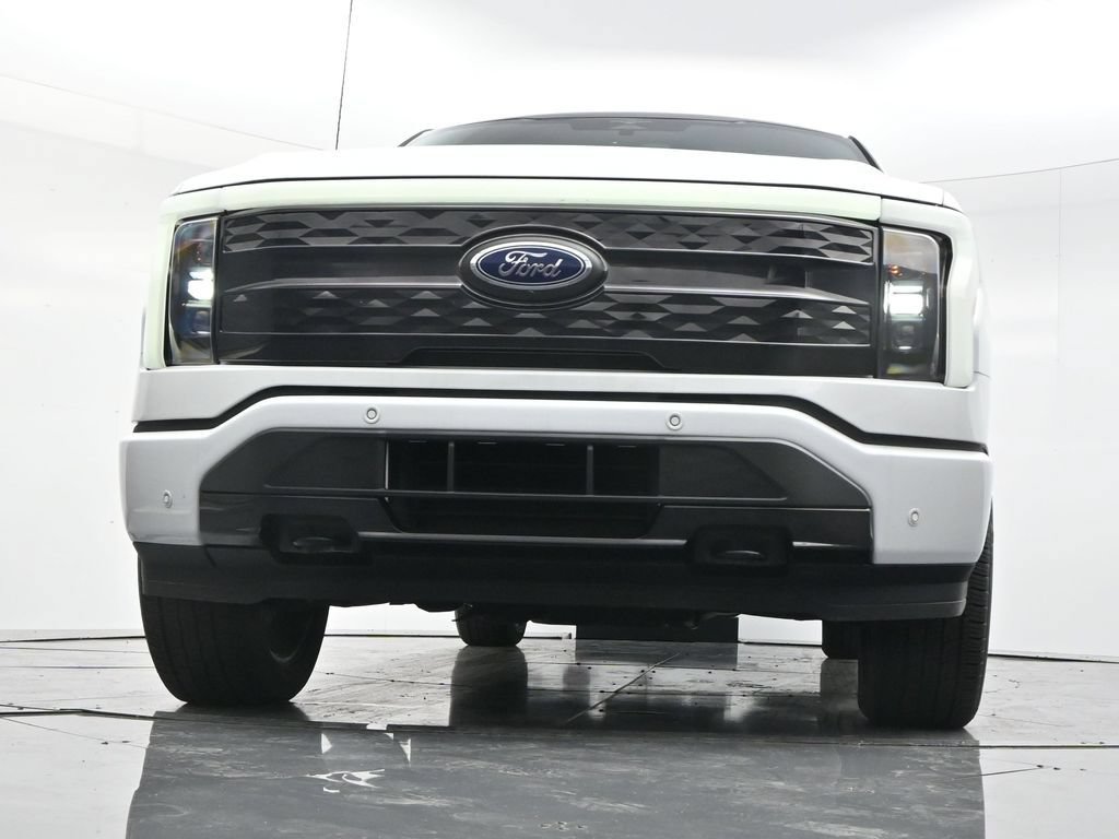 Used 2023 Ford F150 Lightning Platinum AWD/4WD image 43