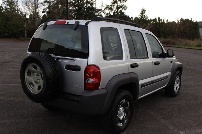 Used 2004 Jeep Liberty Sport w/ PWR Convenience Group AWD/4WD image 4