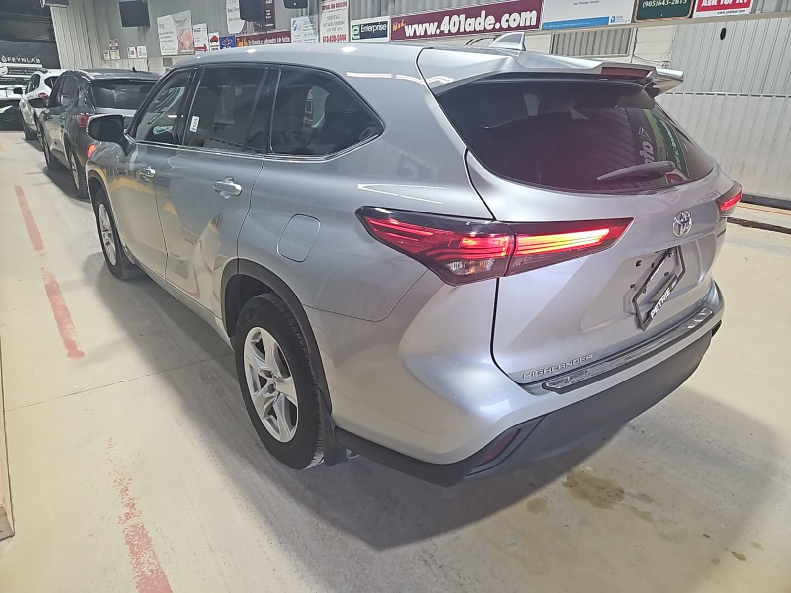 Used 2020 Toyota Highlander LE AWD/4WD image 6