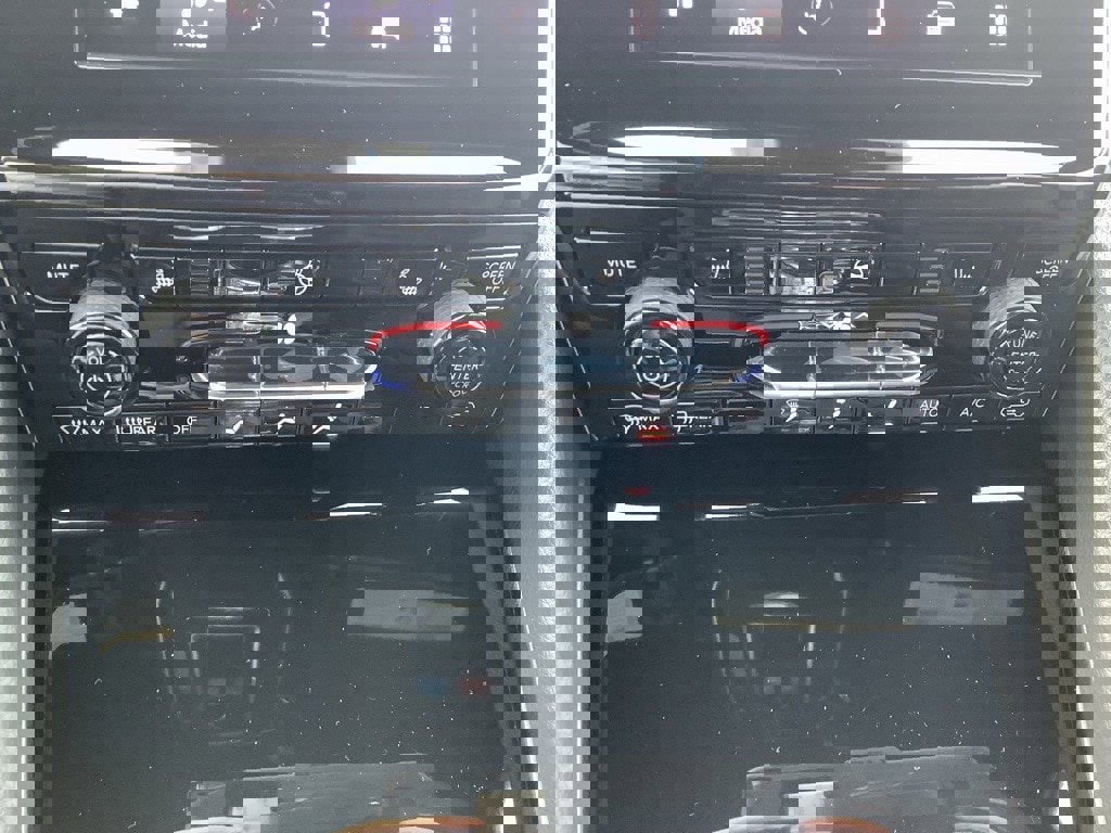 New 2025 Jeep Grand Cherokee Laredo w/ Luxury Tech Group I image 18