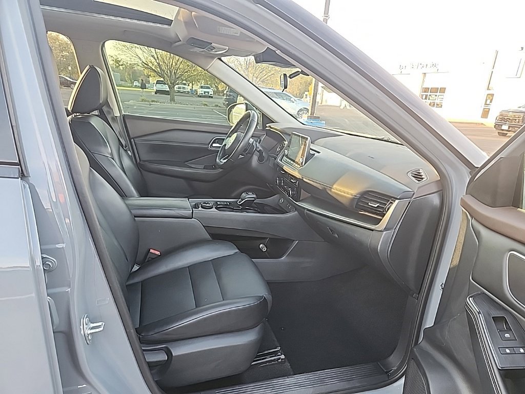 Used 2021 Nissan Rogue SV AWD/4WD image 14