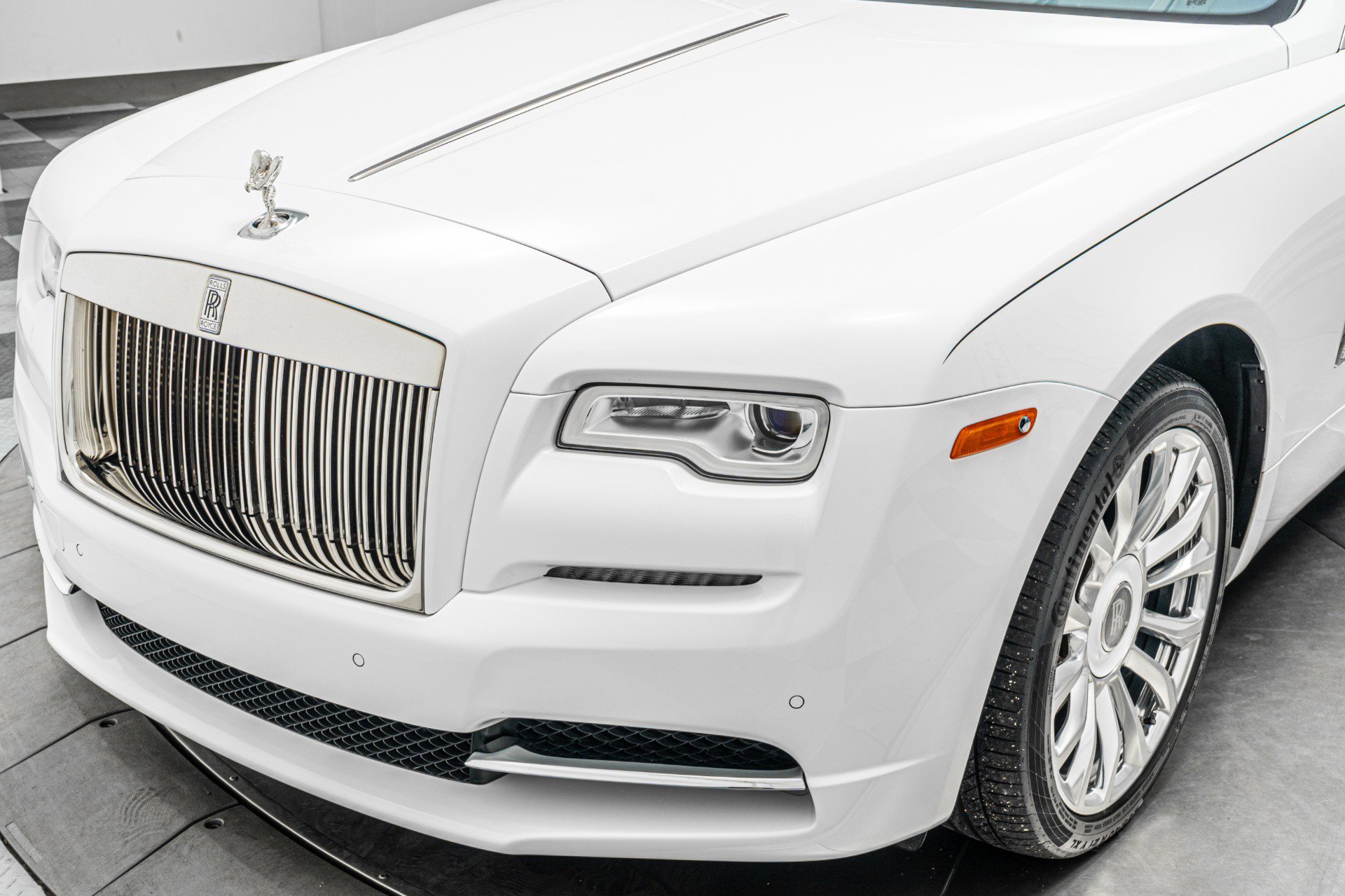 Used 2020 Rolls-Royce Dawn RWD image 35