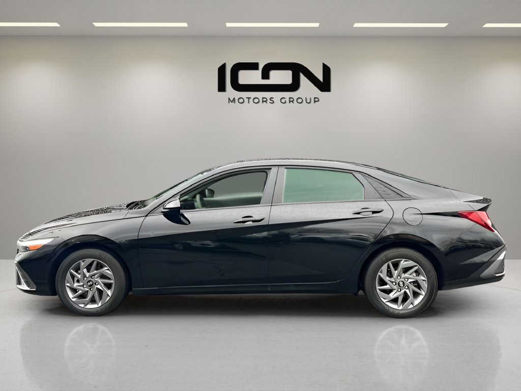 Used 2024 Hyundai Elantra SEL FWD image 2