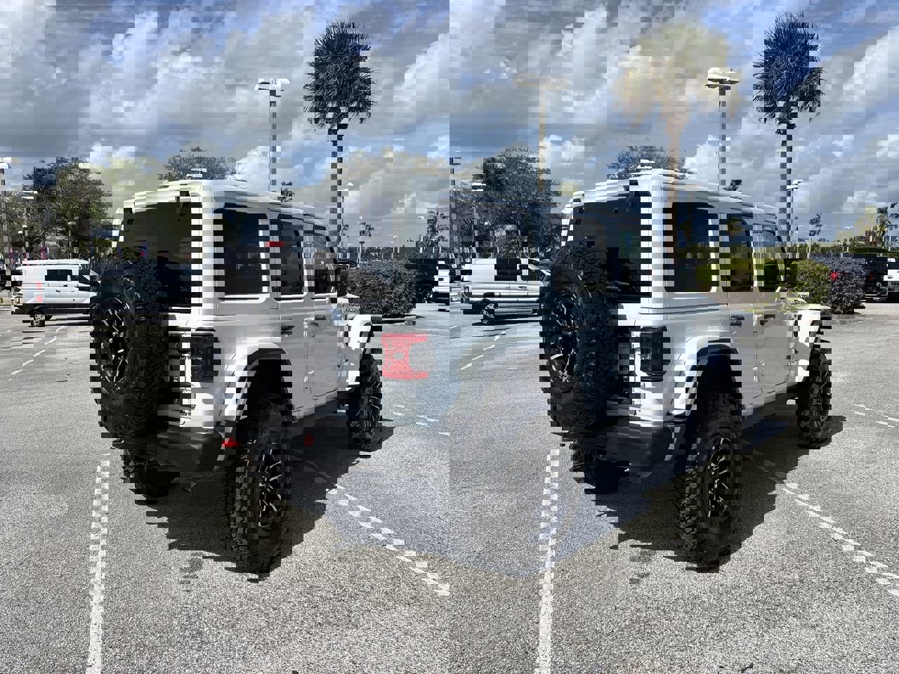 Used 2025 Jeep Wrangler Unlimited Rubicon image 3