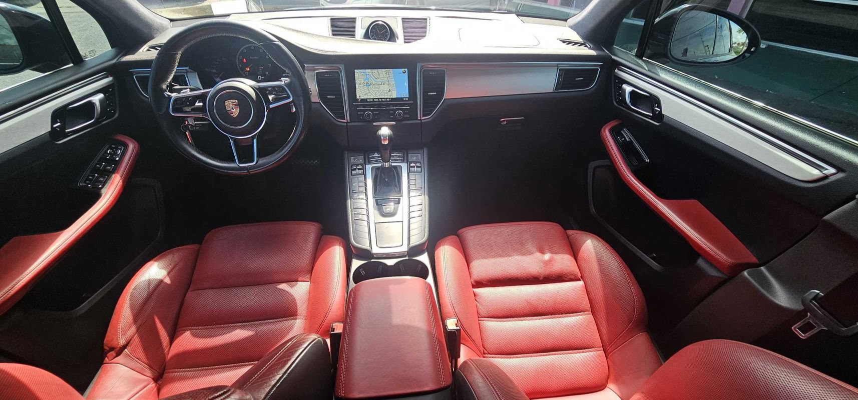 Used 2015 Porsche Macan Turbo AWD/4WD image 22