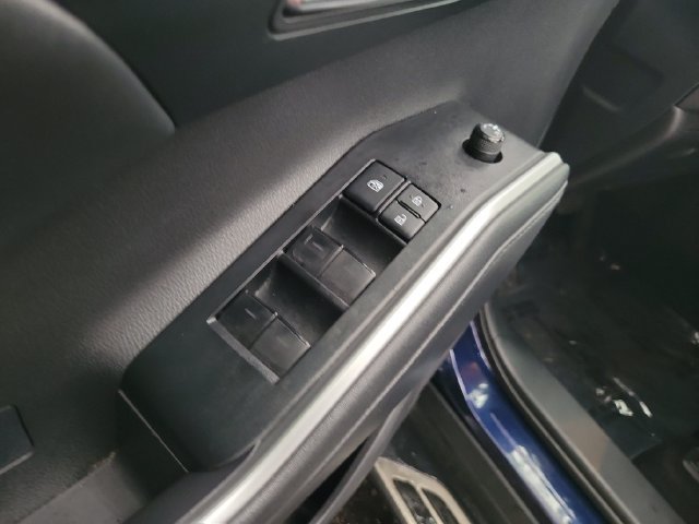 Used 2021 Toyota Highlander XLE FWD image 12