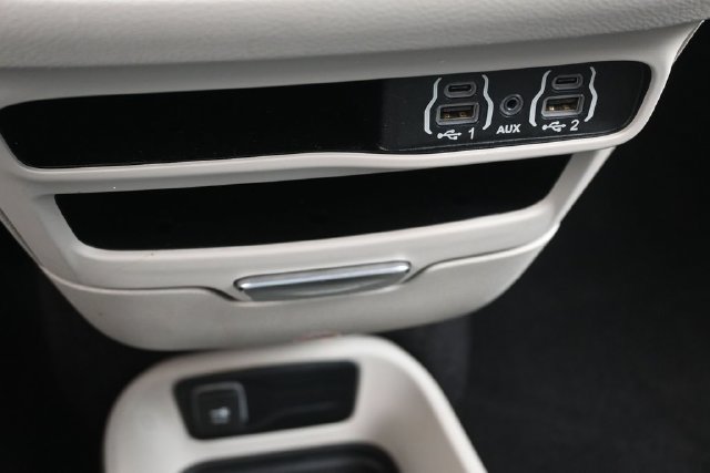 Used 2023 Chrysler Pacifica Touring-L FWD image 25