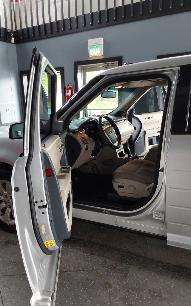 Used 2009 Ford Flex SE FWD image 14