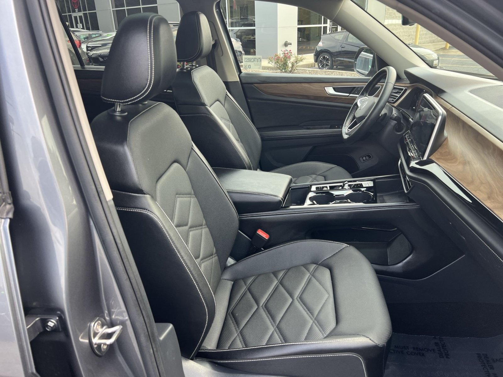 Used 2024 Volkswagen Atlas SE w/ Panoramic Sunroof Package AWD/4WD image 27