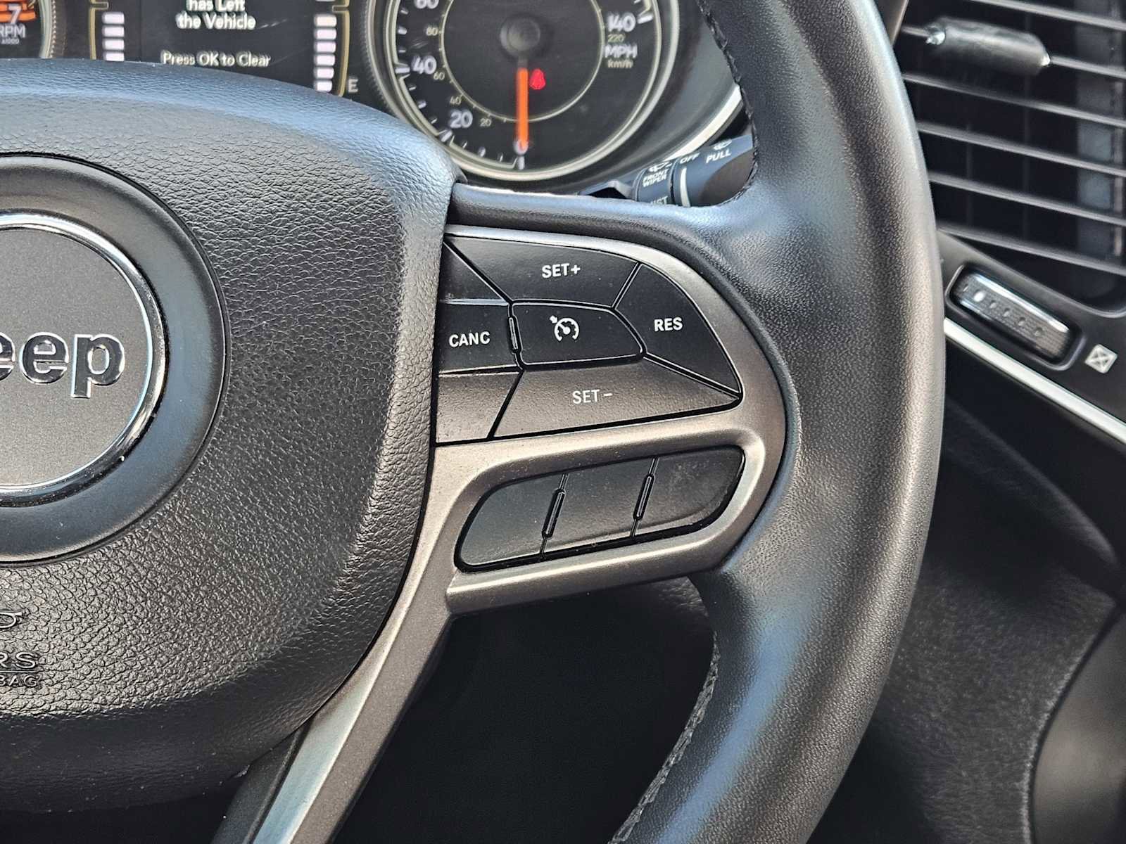 Used 2020 Jeep Cherokee Latitude Plus FWD image 28