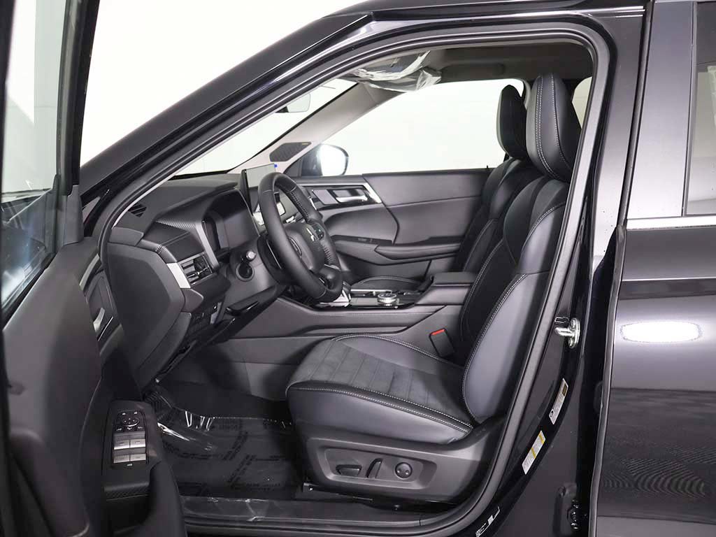 New 2026 Mitsubishi Outlander SE FWD image 30