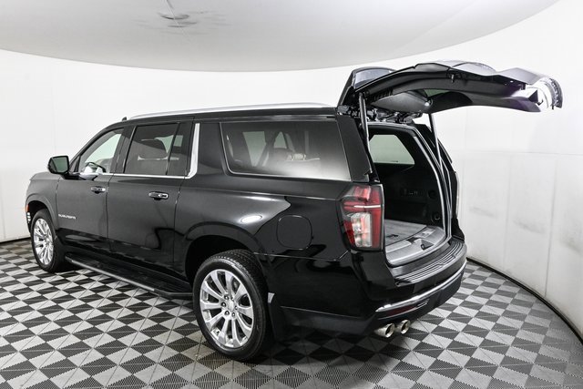 Used 2023 Chevrolet Suburban Premier image 36