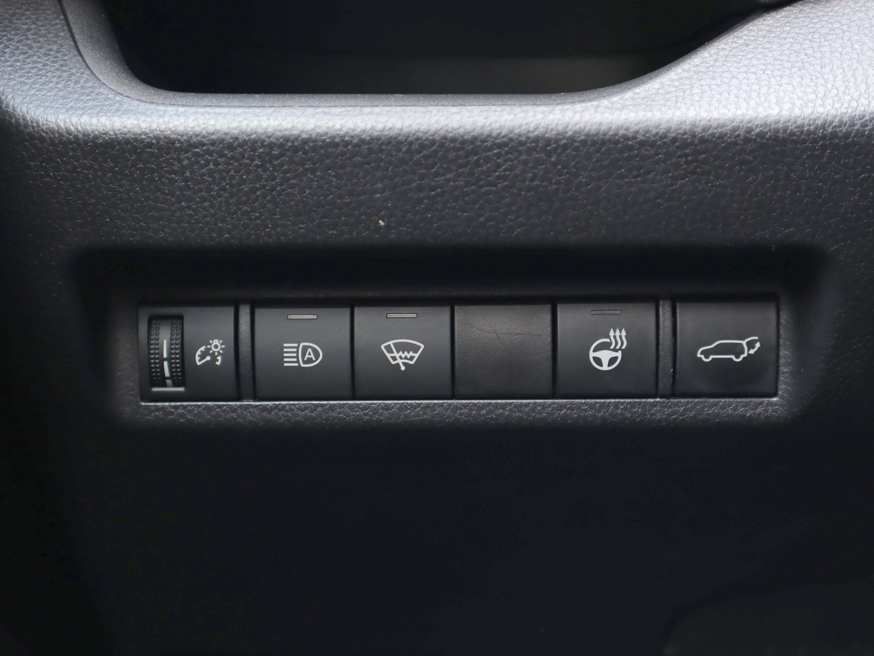 Used 2021 Toyota RAV4 XLE Premium image 21