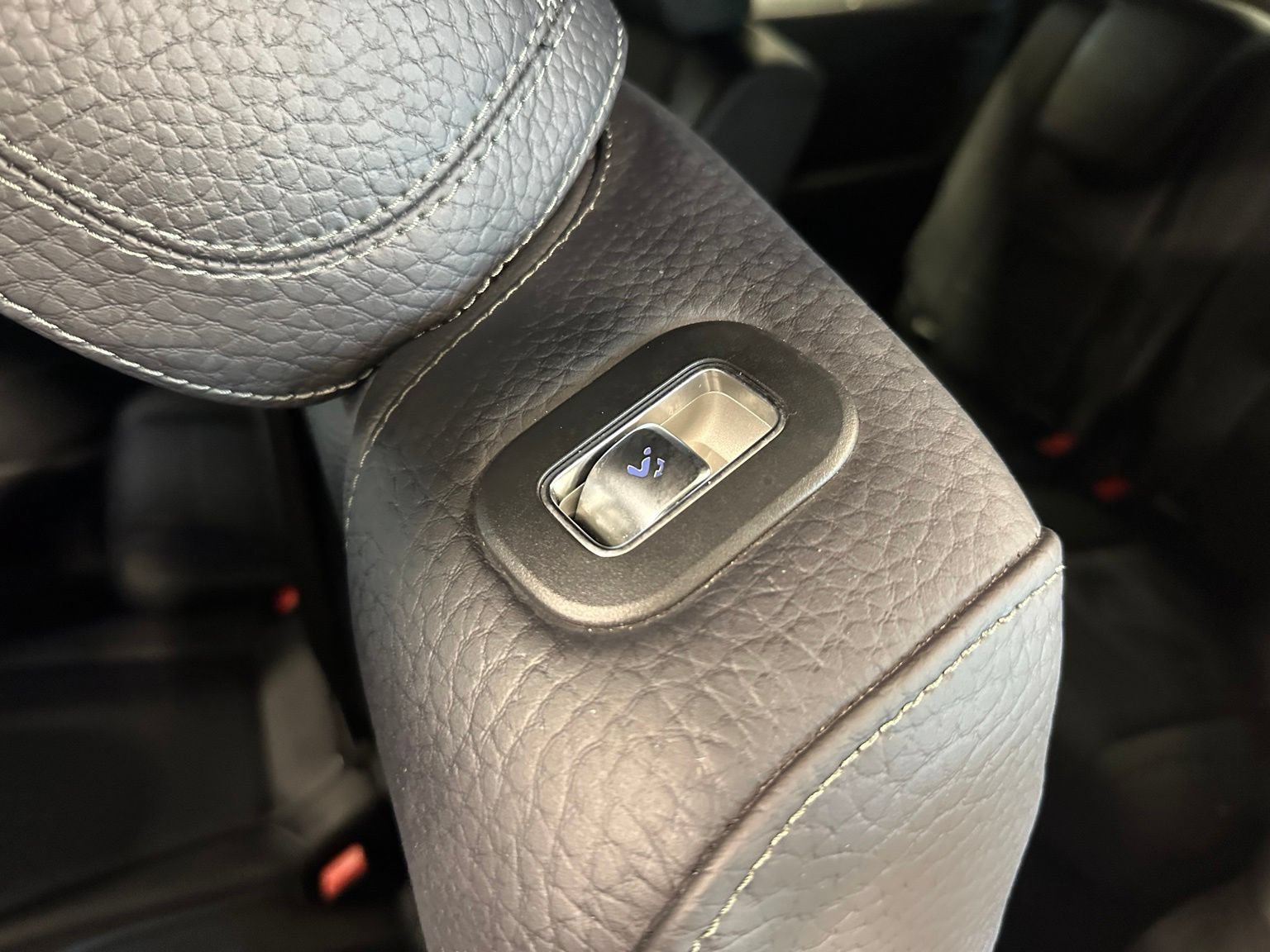 Used 2022 Mercedes-Benz GLS 450 4MATIC image 41