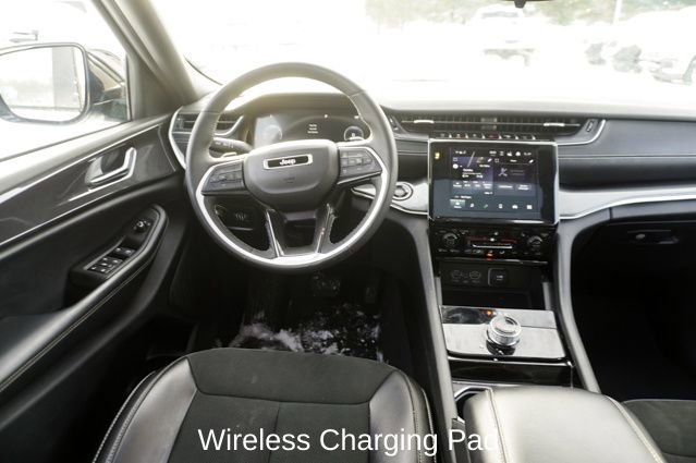Used 2023 Jeep Grand Cherokee Altitude image 10