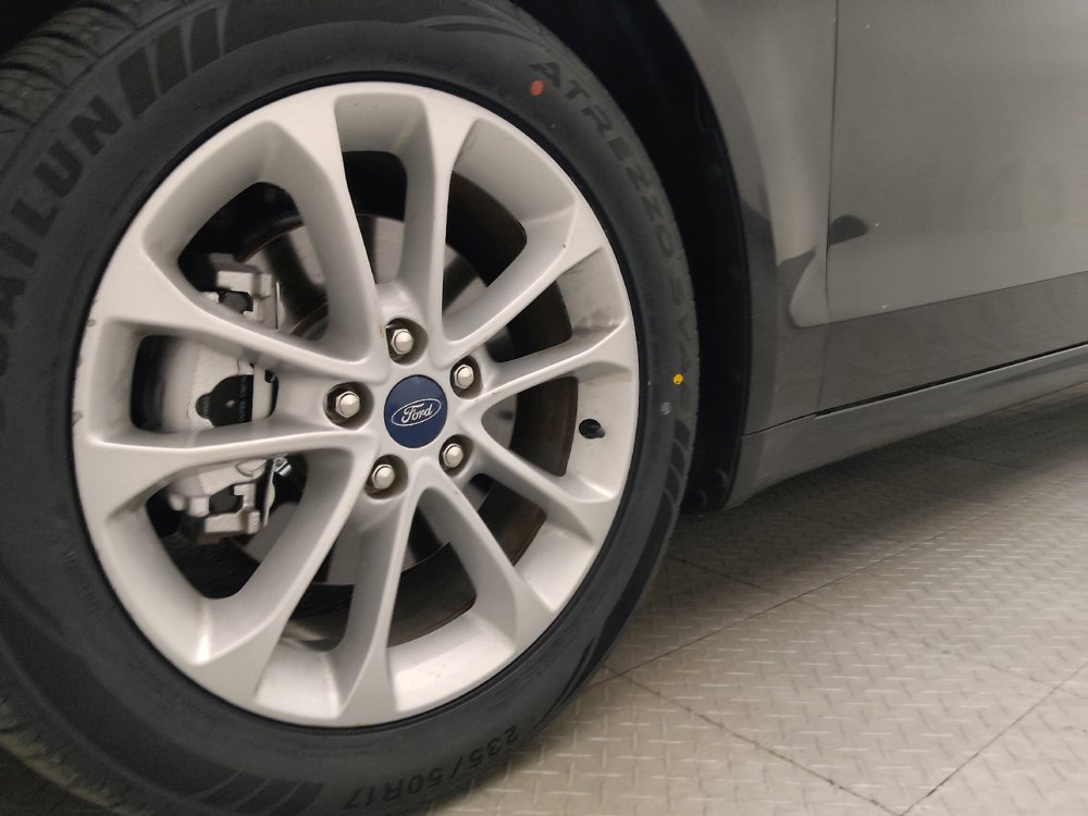 Used 2020 Ford Fusion SE FWD image 31