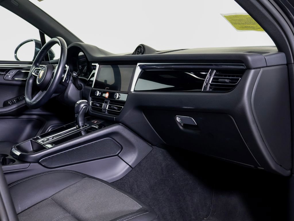 Certified 2024 Porsche Macan AWD/4WD image 7