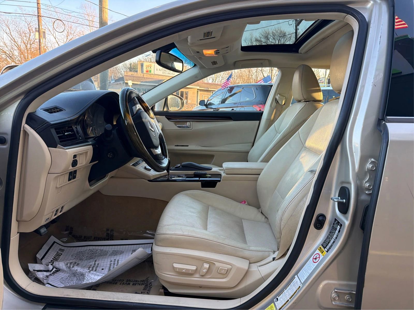 Used 2014 Lexus ES 350 w/ Luxury Package image 9