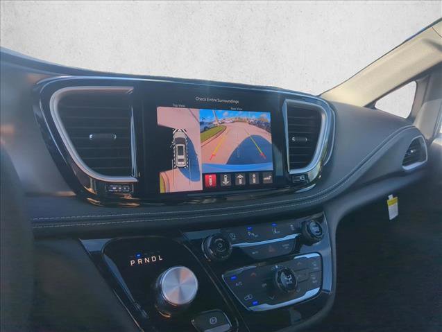 New 2026 Chrysler Pacifica Select w/ S Appearance Package image 11