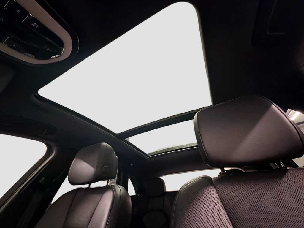 Certified 2015 Porsche Macan S AWD/4WD image 23