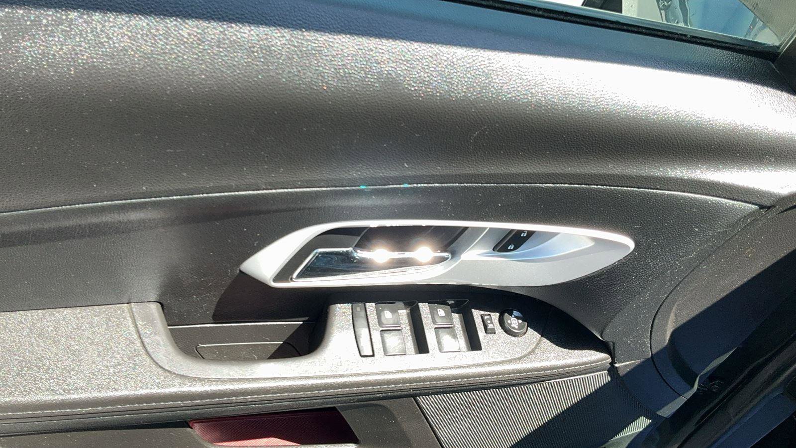 Used 2017 Chevrolet Equinox LS AWD/4WD image 16