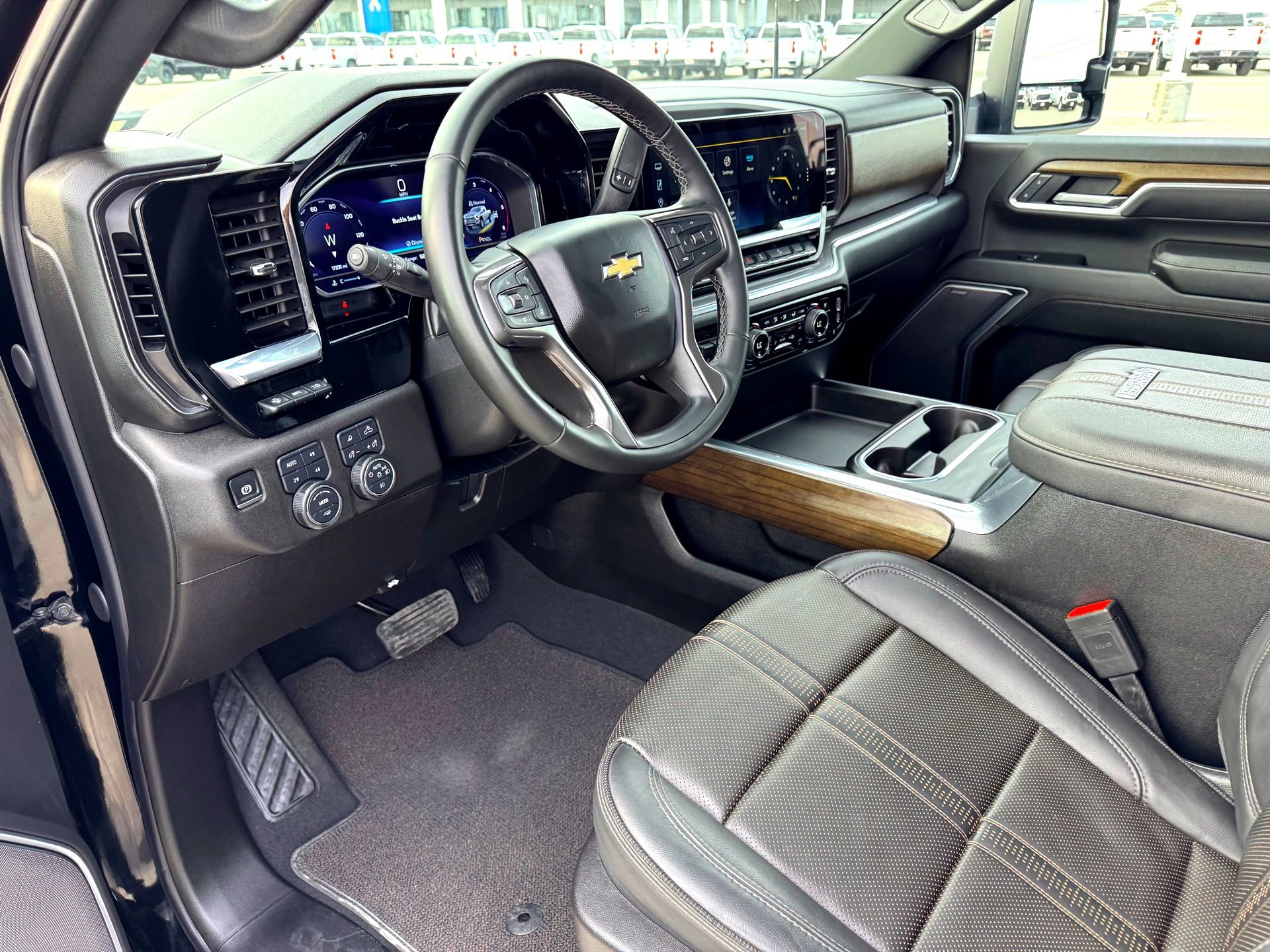 Used 2025 Chevrolet Silverado 2500 High Country w/ High Country Premium Package image 11