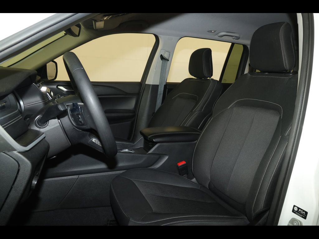 Used 2023 Jeep Grand Cherokee Laredo RWD image 19
