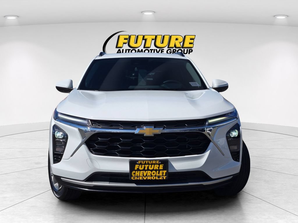 Used 2025 Chevrolet Trax LT w/ LT Convenience Package FWD image 2