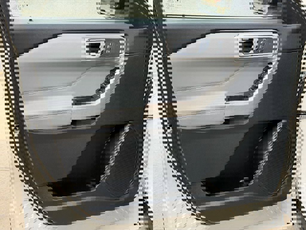 Certified 2022 Ford Explorer XLT w/ Equipment Group 202A image 24