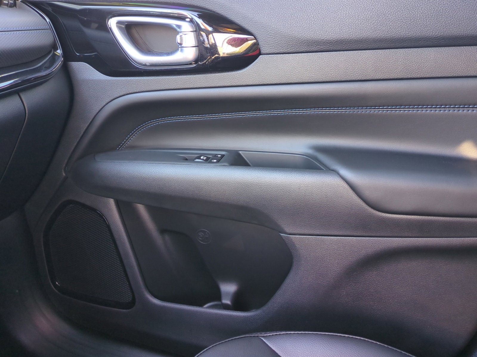 New 2026 Jeep Compass Latitude image 16