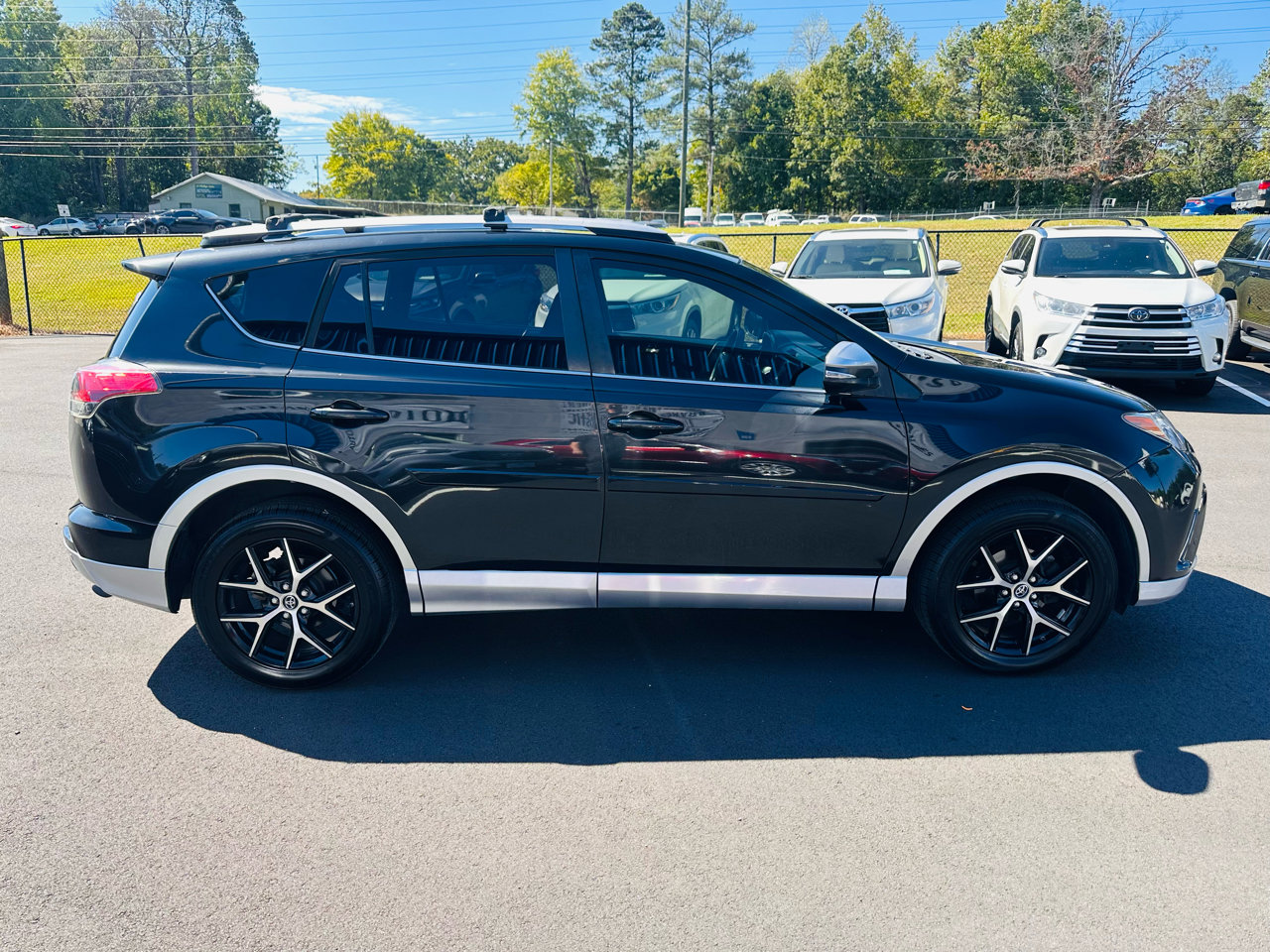 Used 2016 Toyota RAV4 SE image 6