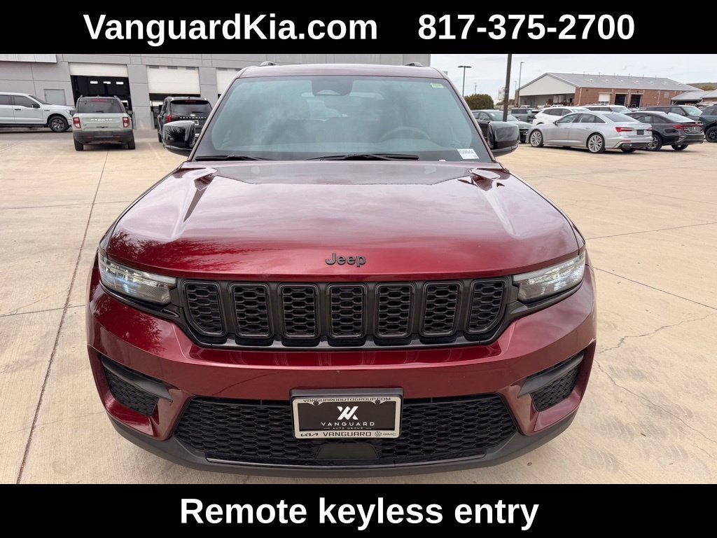 Used 2024 Jeep Grand Cherokee Altitude RWD image 7