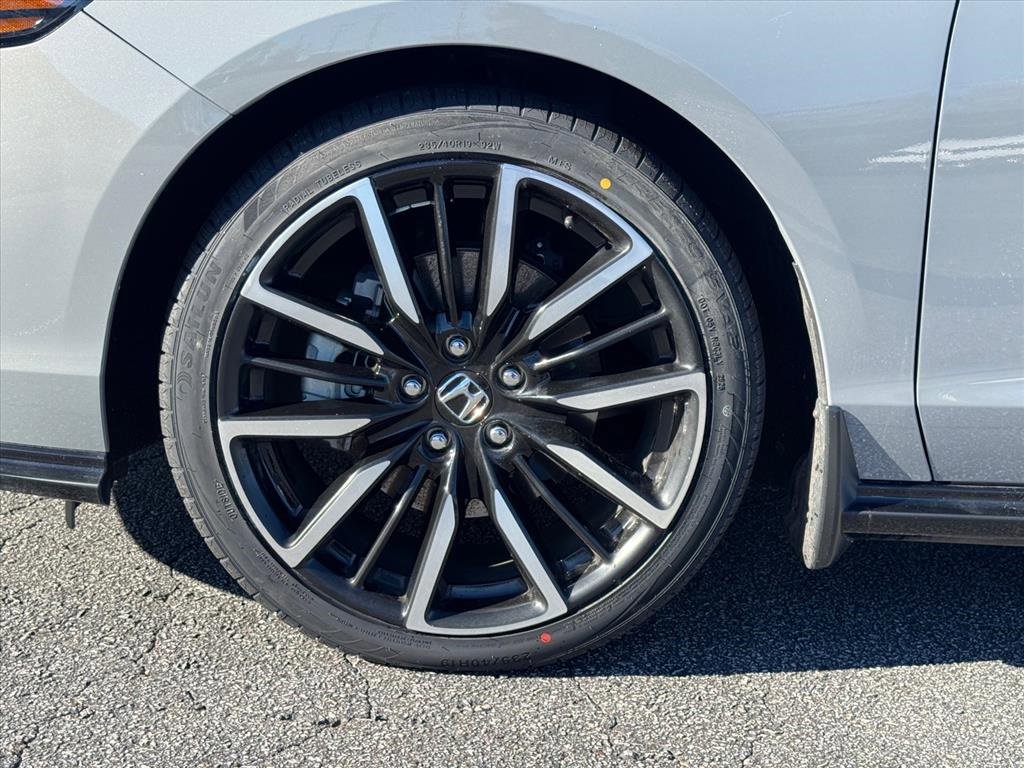 Used 2023 Honda Accord Touring image 9