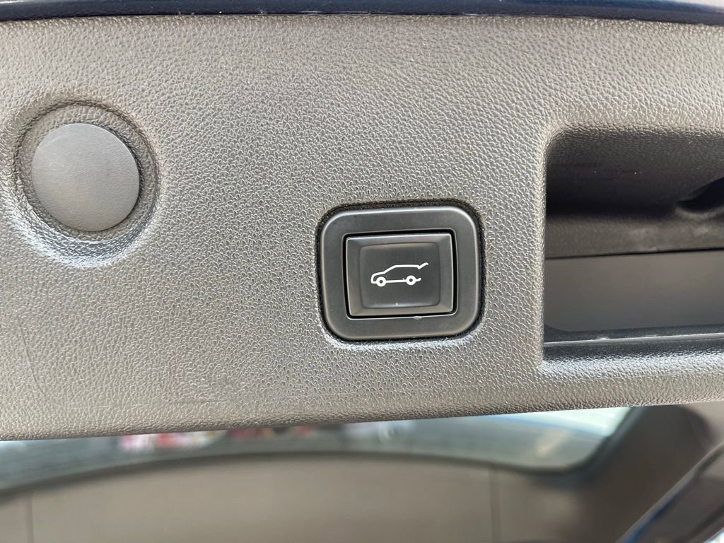 Used 2020 Chevrolet Equinox LT w/ Driver Convenience Package image 10