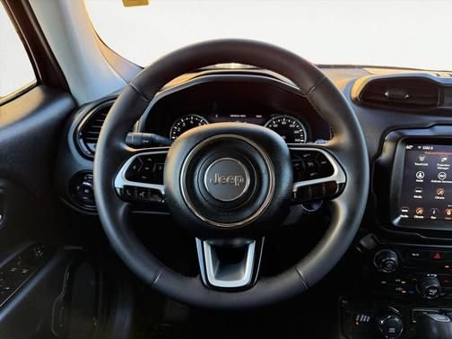 Used 2023 Jeep Renegade Altitude AWD/4WD image 4