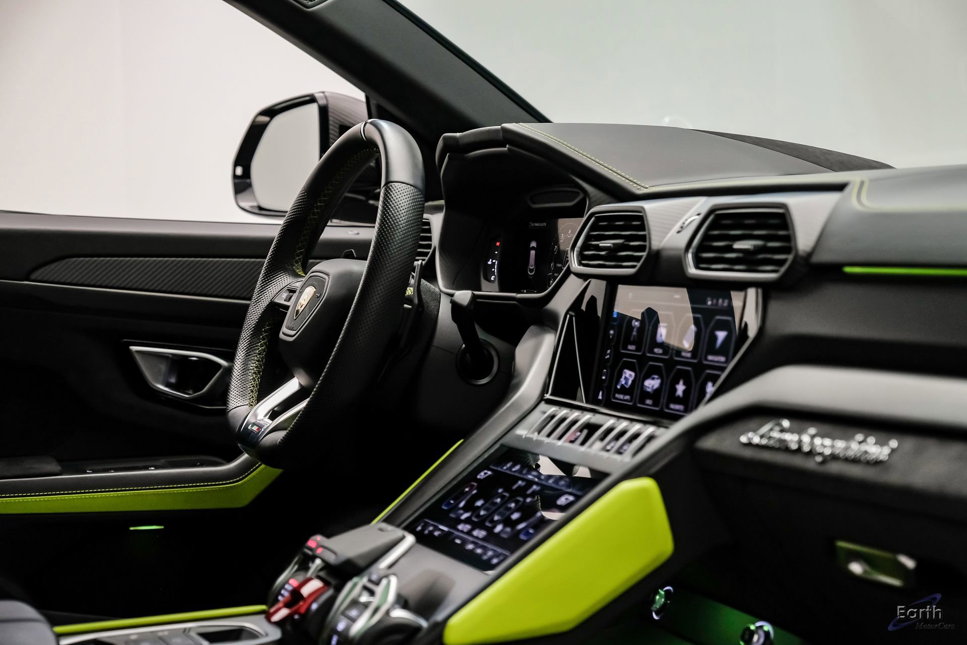 Used 2022 Lamborghini Urus AWD/4WD image 57