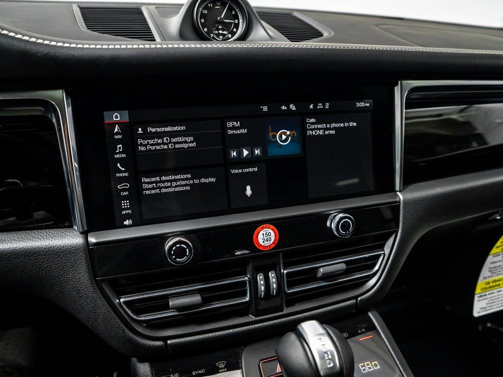 Certified 2025 Porsche Macan image 17