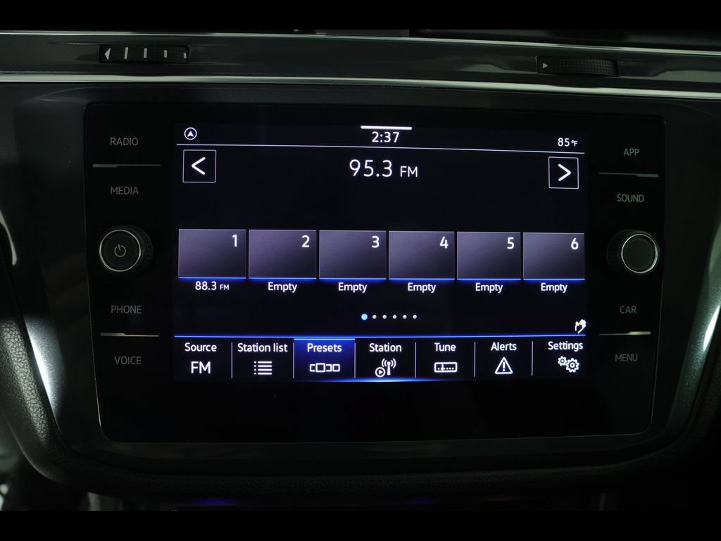 Used 2023 Volkswagen Tiguan SE w/ Panoramic Sunroof Package FWD image 27