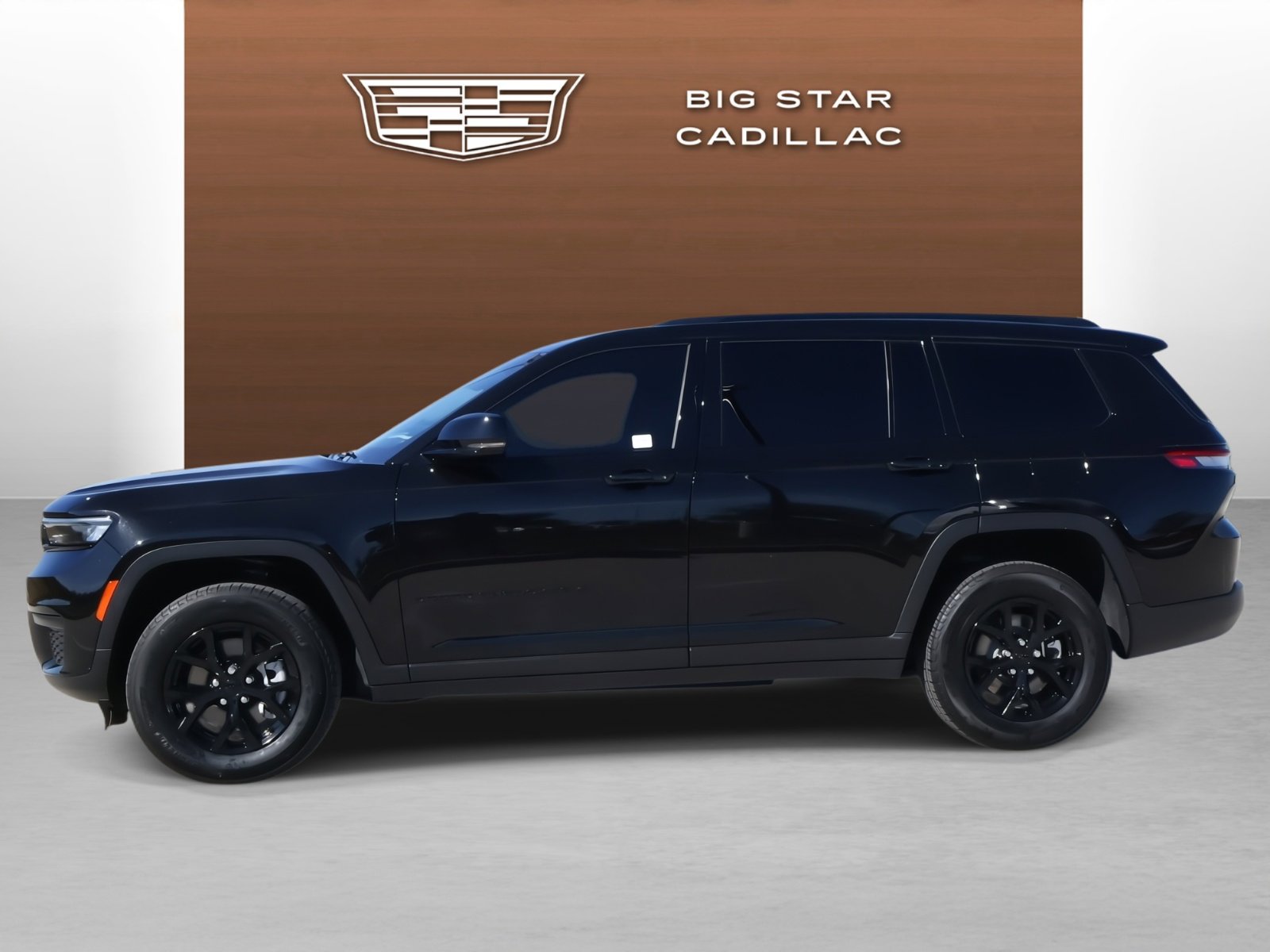 Used 2025 Jeep Grand Cherokee L Altitude image 2
