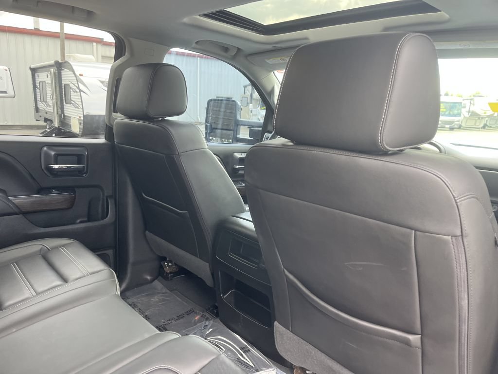 Used 2019 GMC Sierra 2500 Denali w/ Duramax Plus Package AWD/4WD image 17