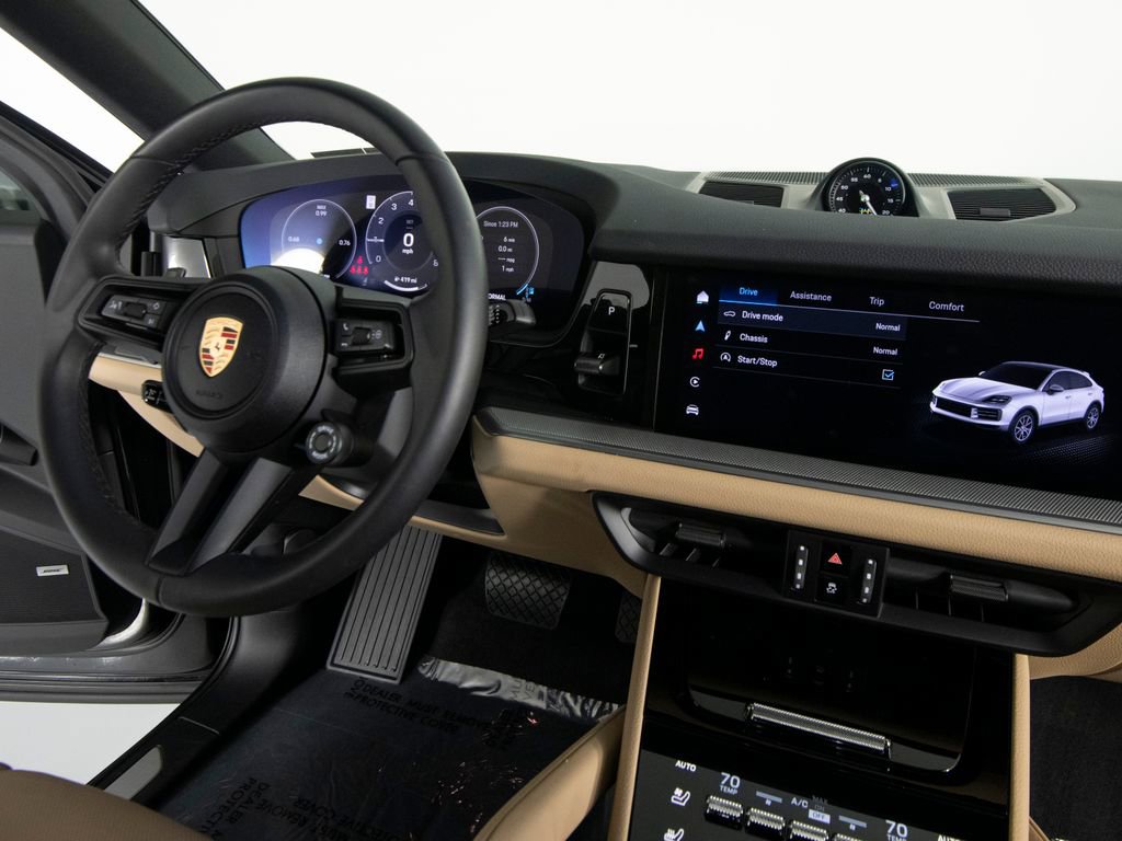 Certified 2025 Porsche Cayenne Coupe image 31