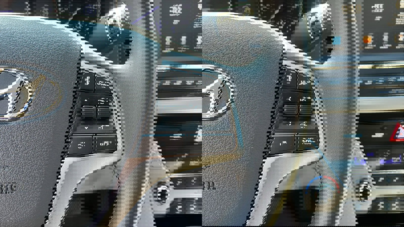 Used 2017 Hyundai Elantra Limited image 15