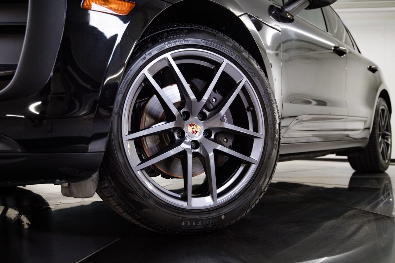 Certified 2023 Porsche Macan Turbo AWD/4WD image 12