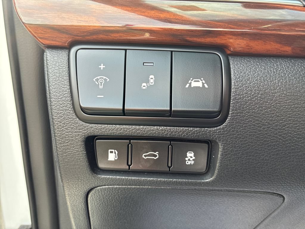Used 2019 Kia Cadenza Technology FWD image 27